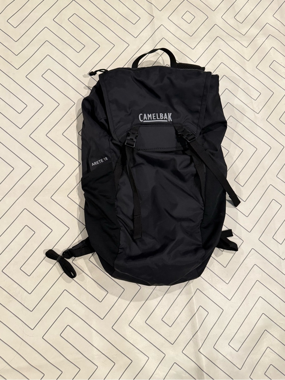New CamelBak Black Arete 18L Hiking Hydration Backpack